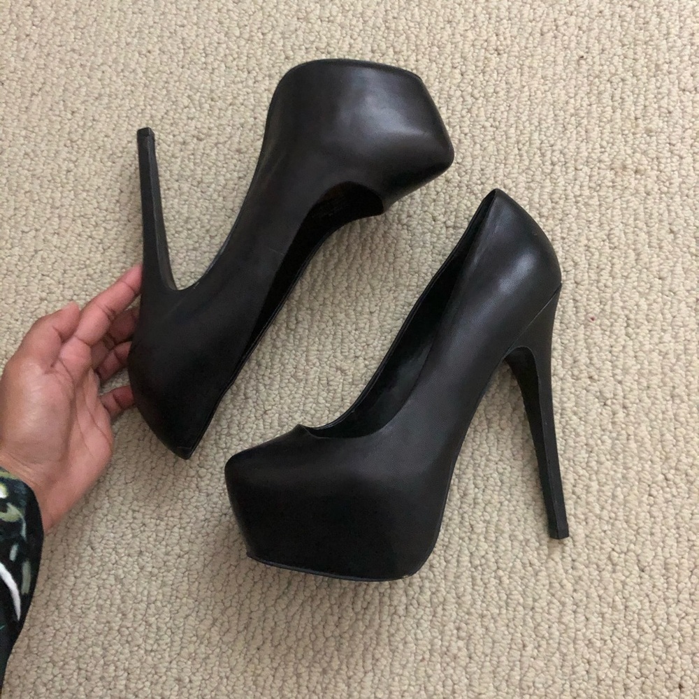 Platform pumps Steve Madden